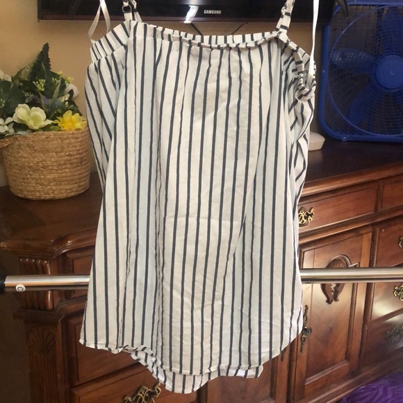 Girl’s Off the shoulder Blouse - Picture 2 of 3